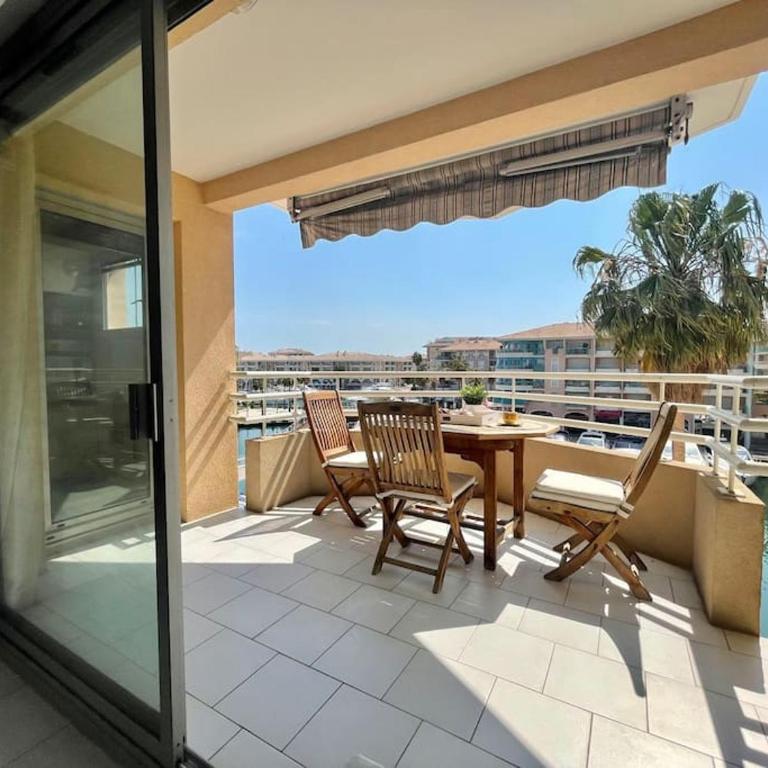 L Escapade Port Fréjus-Vue mer - One-Bedroom Apartment - 5