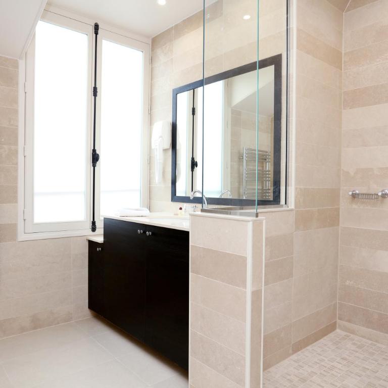 Hôtel Avama Montmartre - Chambre Double ou Lits Jumeaux de Luxe avec Balcon - Dernier Étage - 1