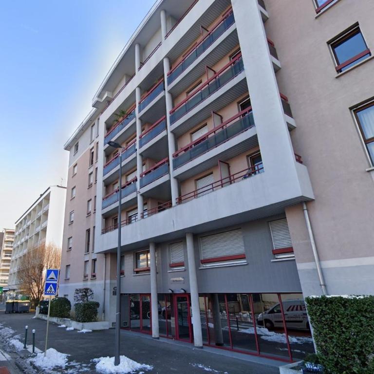 ANNEMASSE - VICTORIA Centre ville, Grand T2 avec Terrasse - Appartement 1 Chambre - 2