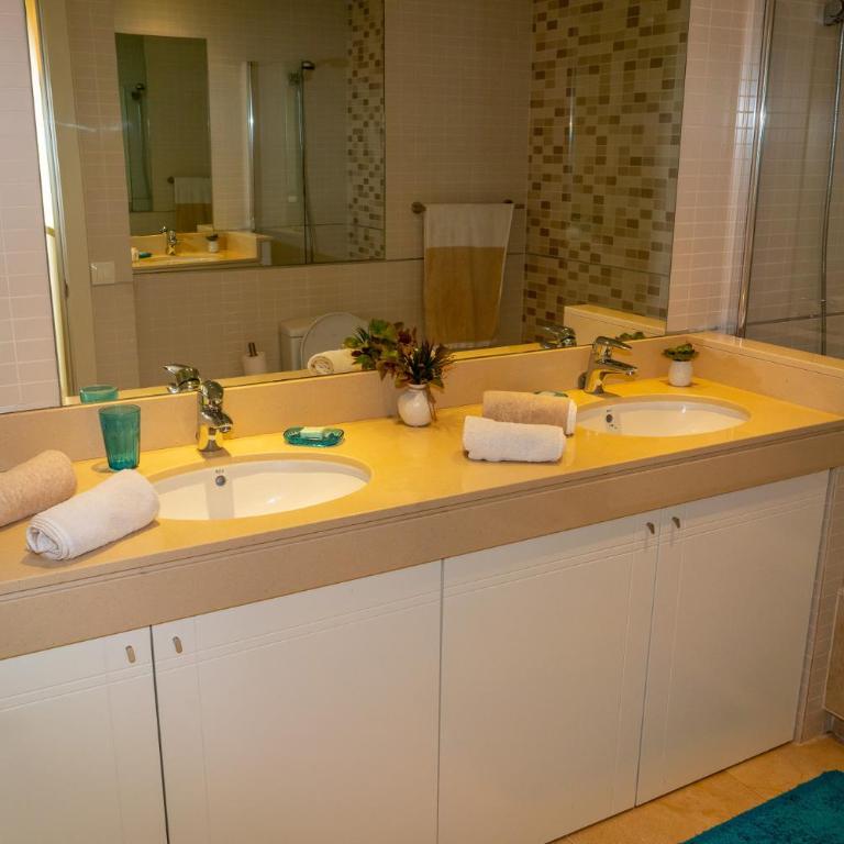 Lucky Thirteen - Apartment with Ocean View - Three-Bedroom Apartment - 13
