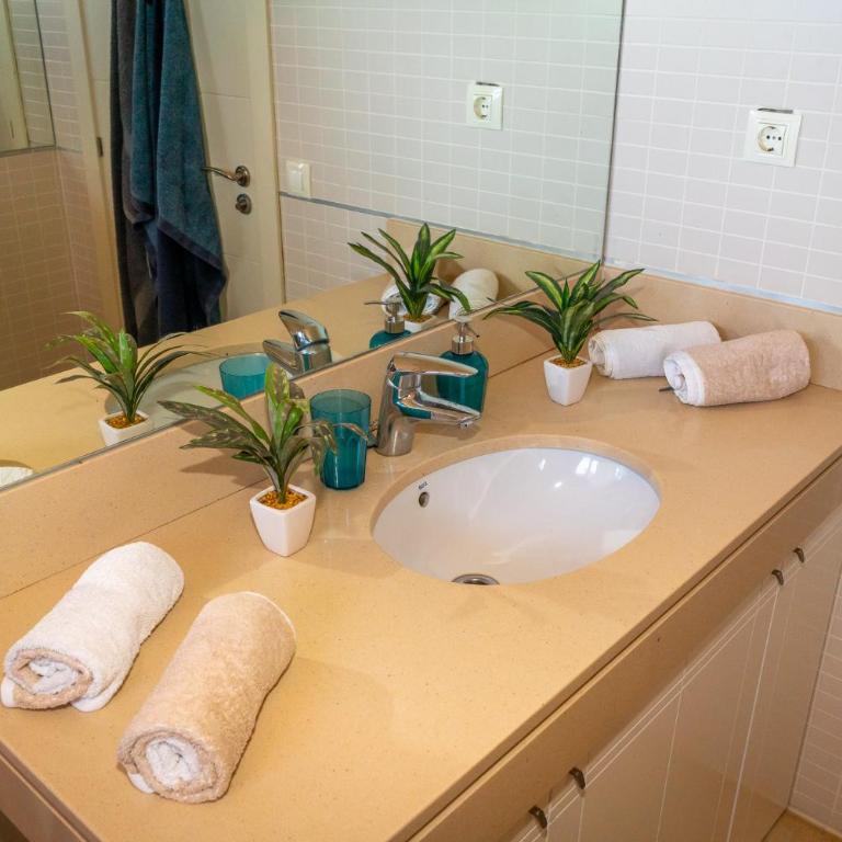Lucky Thirteen - Apartment with Ocean View - Three-Bedroom Apartment - 20