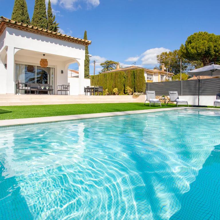 Genteel Home Villa El Brillante - Villa with Private Pool - 11