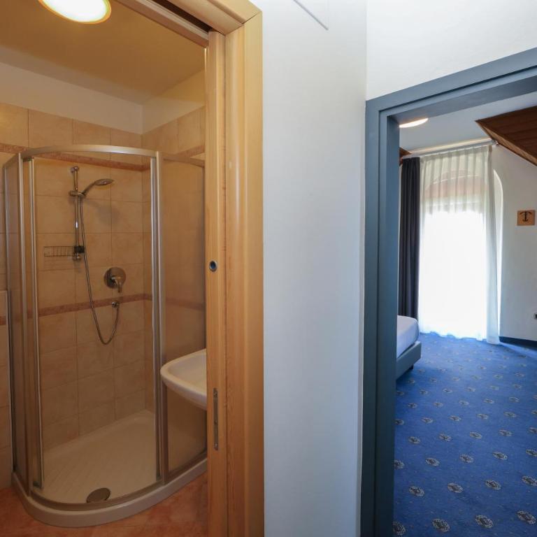 Hotel Regina del Bosco - Familienzimmer mit Gemeinschaftsbad - 2