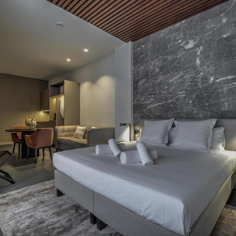 TQ 10 Boutique - Large Double Room - 4