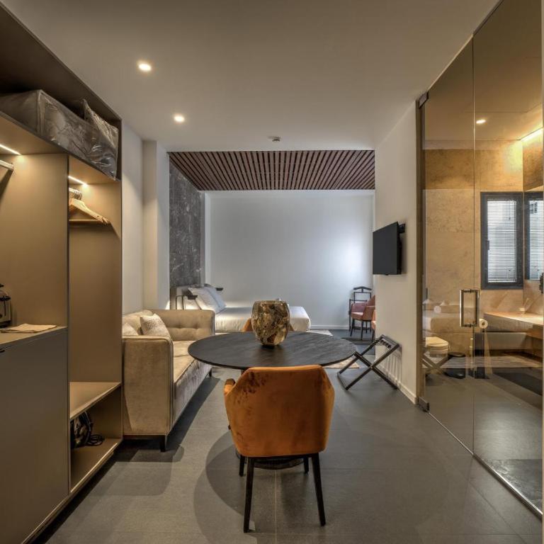 TQ 10 Boutique - Large Double Room - 1