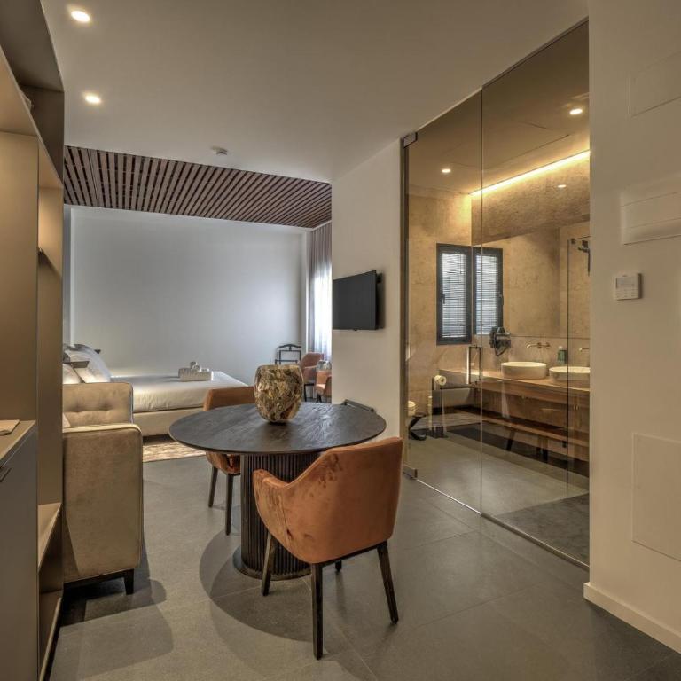 TQ 10 Boutique - Large Double Room - 15