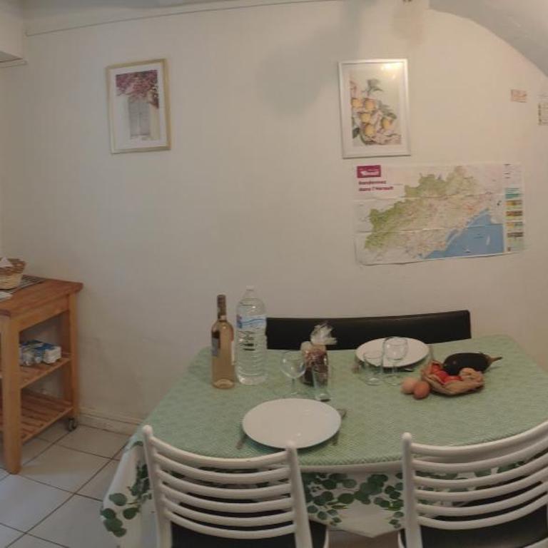 Tiny House 1, 2 ou 3 personnes SoeursGrises Béziers Centre Historique coeur de l'Hérault Occitanie, plus vieille ville de France, chemin de Compostelle à pied ou velo, passeport du pèlerin 24h, petits dejeuners et repas, 300m du centre ville - Maison 2 Chambres - 19