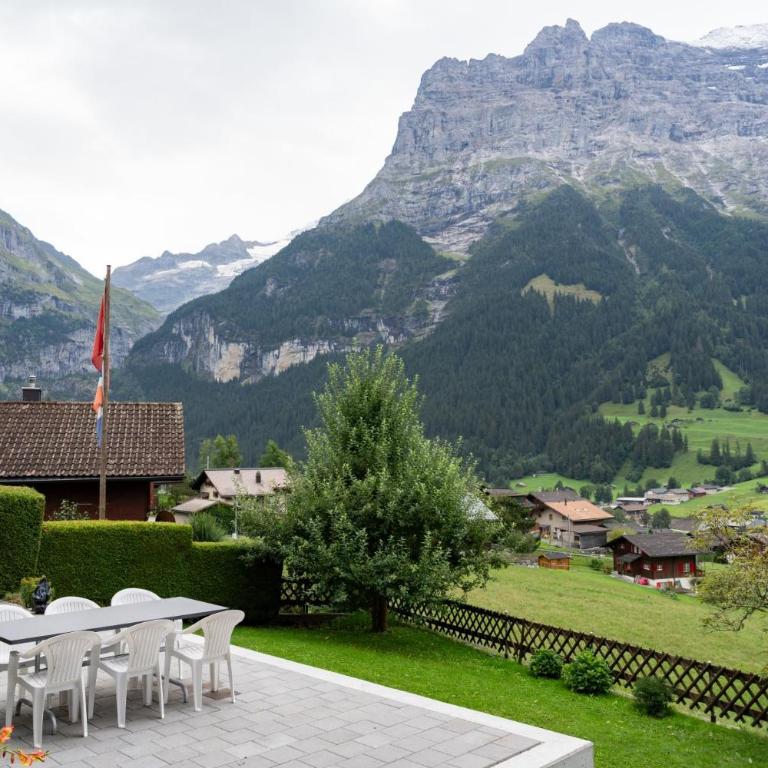 Cosy Swiss Apartment - Three-Bedroom Apartment with Eiger View - 4