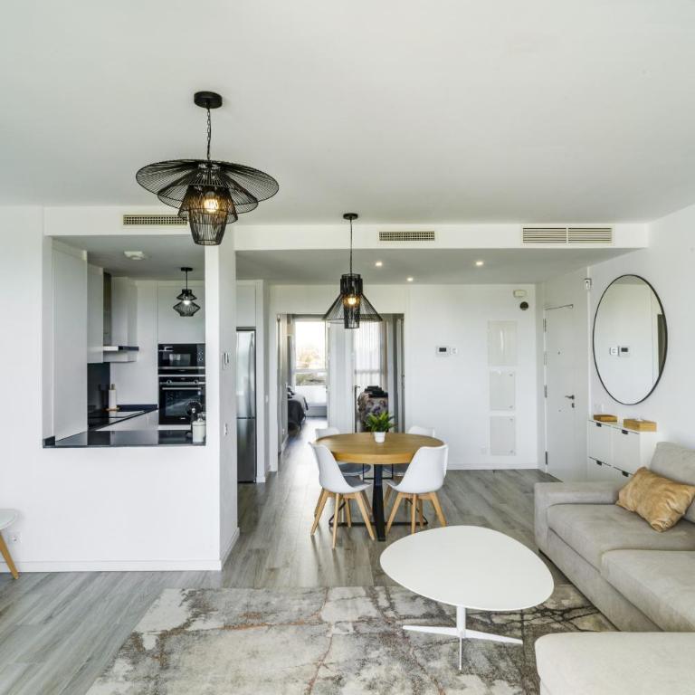 Oceana Views - 2 Bedroom Apartment by Finest Rentals - Apartment with View and Balcony - 4