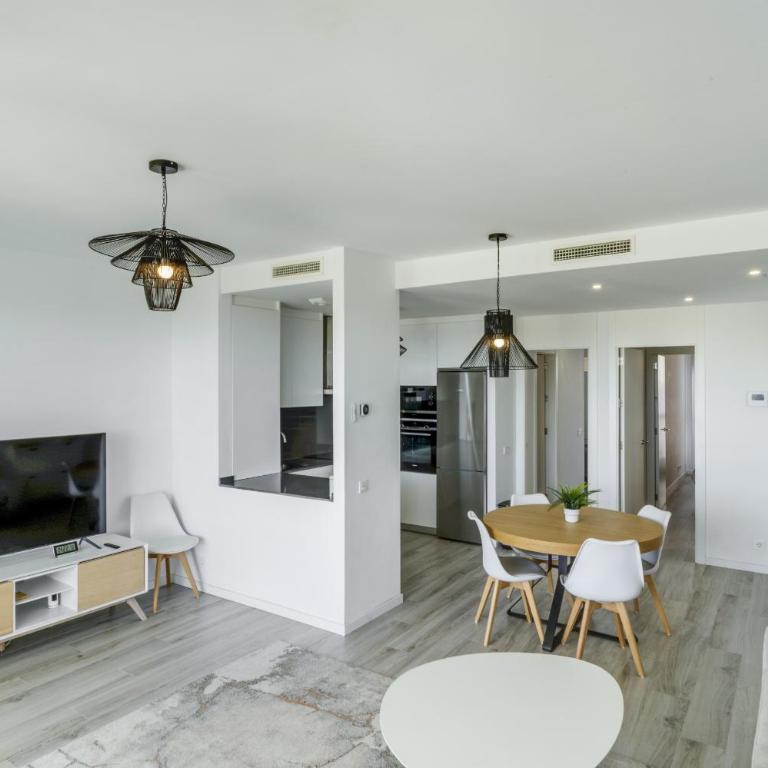 Oceana Views - 2 Bedroom Apartment by Finest Rentals - Apartment with View and Balcony - 26