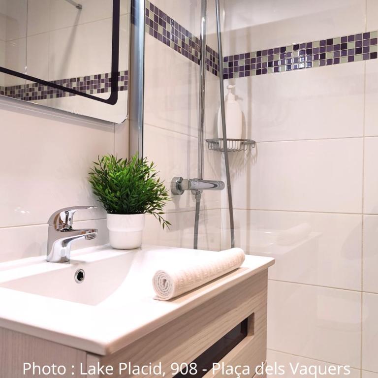 AC Apartaments Centre - Apartamento con vistas a las montañas - 5