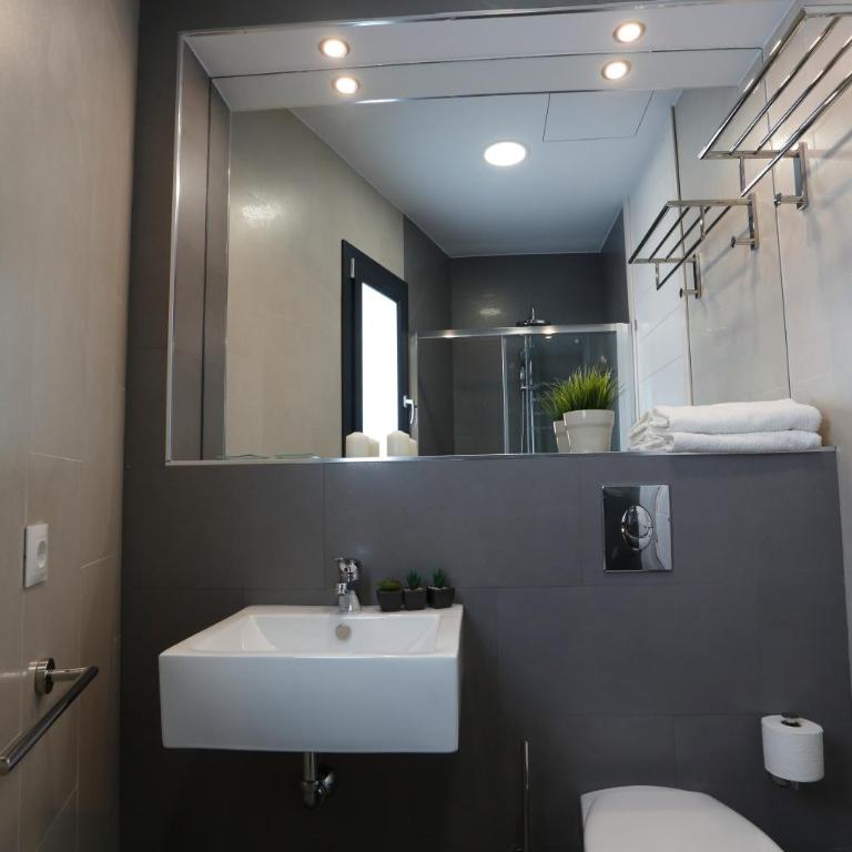 La Pasajera Hostal Boutique - Habitación Doble con cama supletoria - 1 o 2 camas - 8