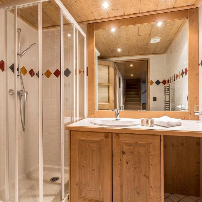 Duplex 4 Ch. avec Piscine, Spa, Ski aux Pistes - Appartement 4 Chambres - 5