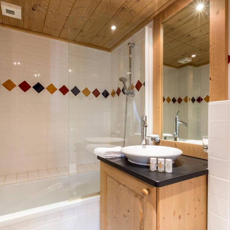 Duplex 4 Ch. avec Piscine, Spa, Ski aux Pistes - Appartement 4 Chambres - 10