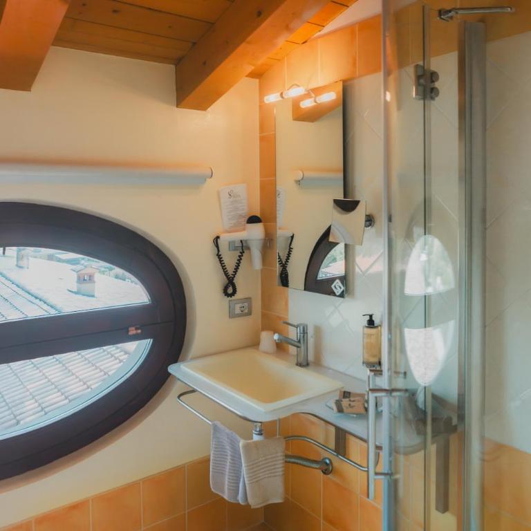 AHG Donna Silvia Wellness Hotel - Camera Matrimoniale con Vista Lago - 5
