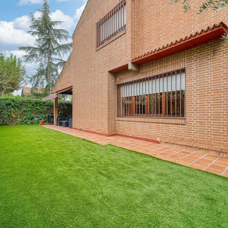 P CasaCafe Madrid Calle Carlos Dubois 3 - Family Room with Shared Bathroom - 7
