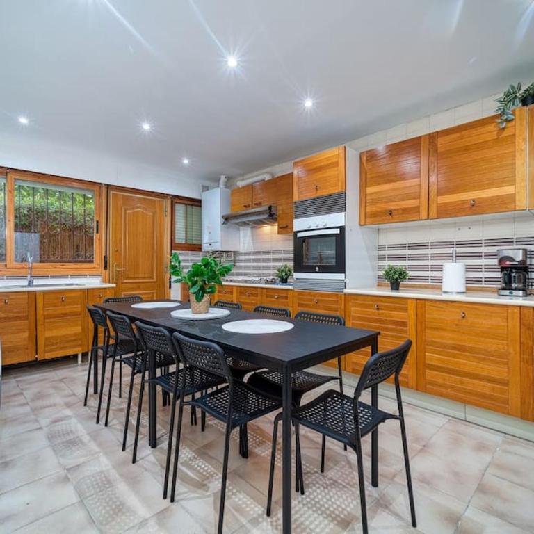 P CasaCafe Madrid Calle Carlos Dubois 3 - Family Room with Shared Bathroom - 25