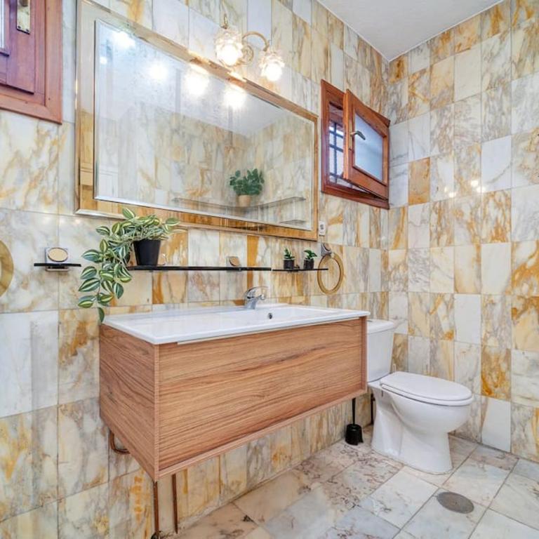 P CasaCafe Madrid Calle Carlos Dubois 3 - Family Room with Shared Bathroom - 28