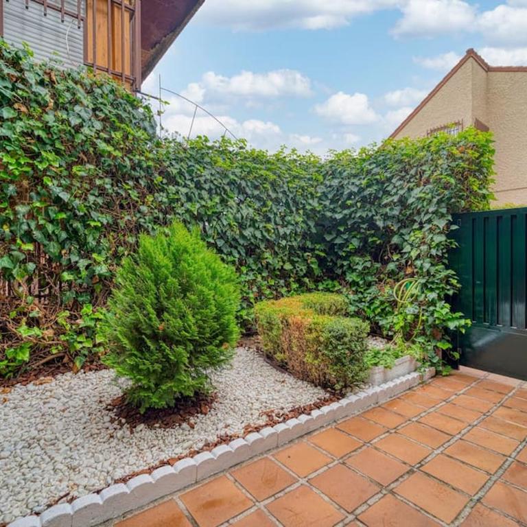 P CasaCafe Madrid Calle Carlos Dubois 3 - Family Room with Shared Bathroom - 29
