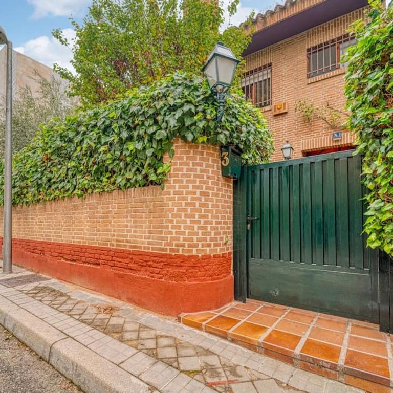 P CasaCafe Madrid Calle Carlos Dubois 3 - Family Room with Shared Bathroom - 3