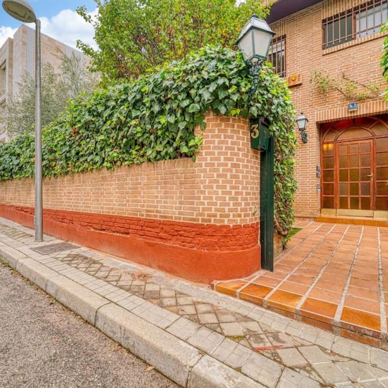 P CasaCafe Madrid Calle Carlos Dubois 3 - Family Room with Shared Bathroom - 42