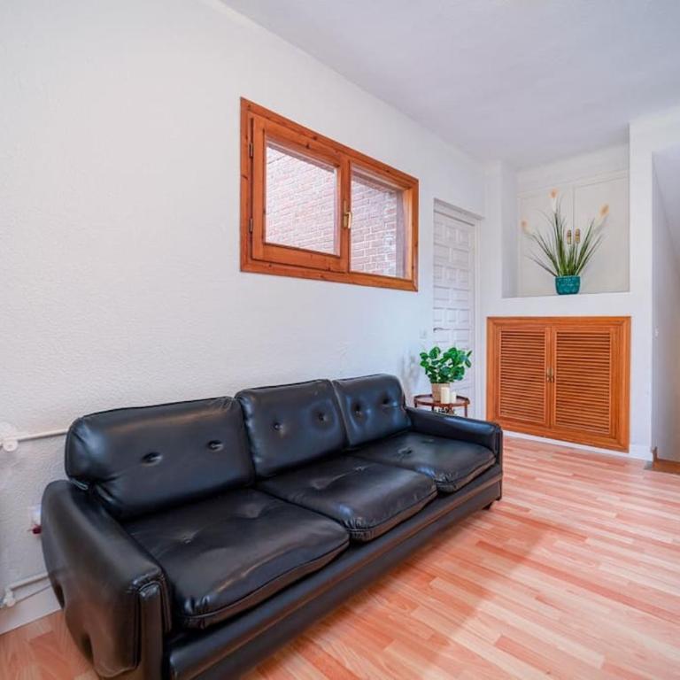 P CasaCafe Madrid Calle Carlos Dubois 3 - Family Room with Shared Bathroom - 45