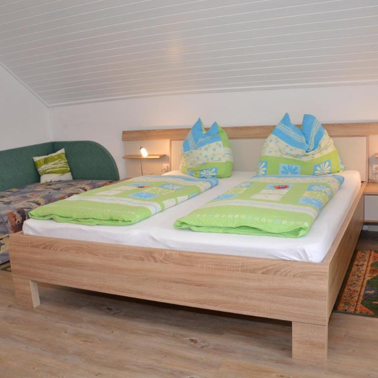 Gästehaus Bachmann - Standard Doppelzimmer mit Balkon - 3