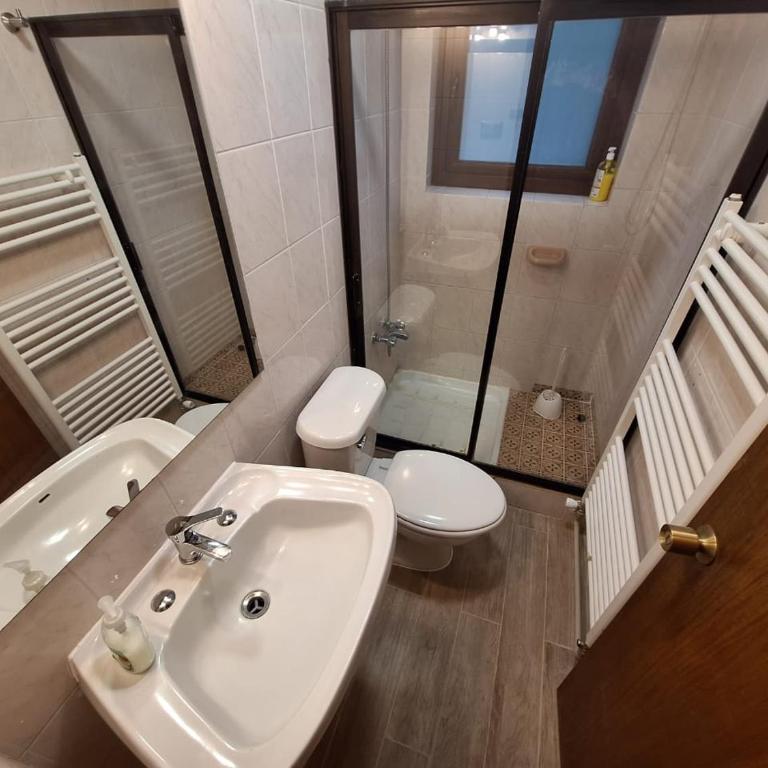 Molco, con piscina y acceso lago - Six-Bedroom House - 23