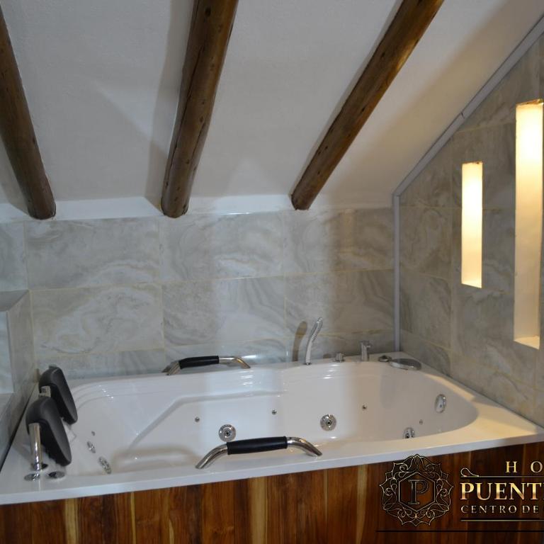 Hotel Puente Piedra - King Suite with Spa Bath - 13