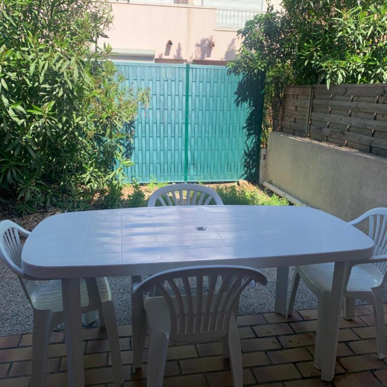Slyre - One-Bedroom Apartment - 5