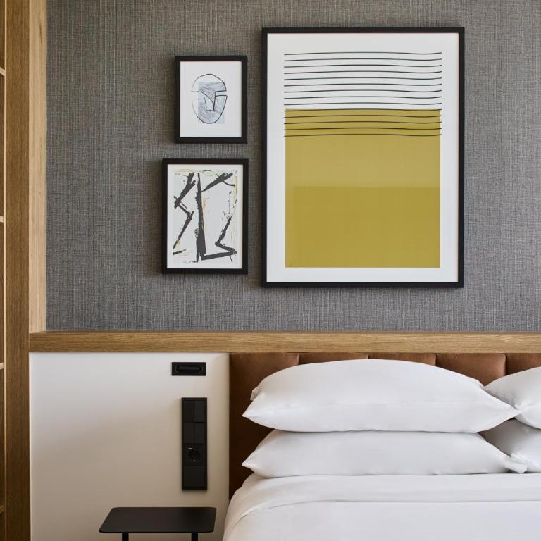 Four Points by Sheraton Barcelona Airport - Superior King Room with Sofa Bed and City View - 3