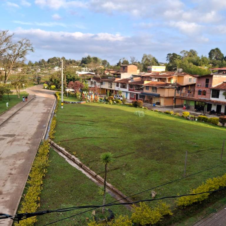 Acogedor Apartamento de 3 dormitorios con baños privados - Guatapé Antioquia - Apartamento de 3 dormitorios - 23