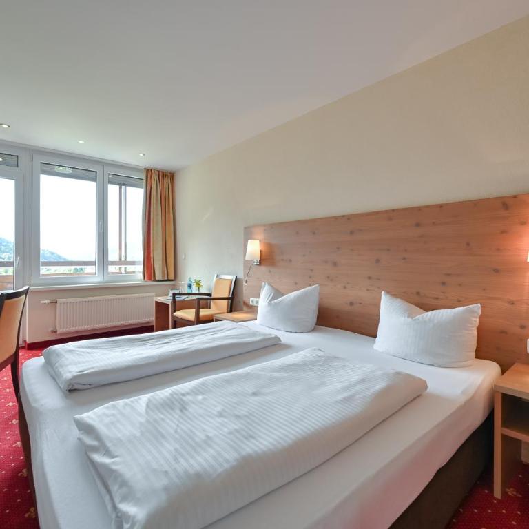 Rothenfels Panorama Hotel - Familienzimmer mit Balkon und Seeblick - 11