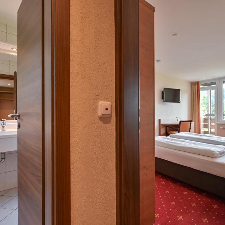 Rothenfels Panorama Hotel - Familienzimmer mit Balkon und Seeblick - 8