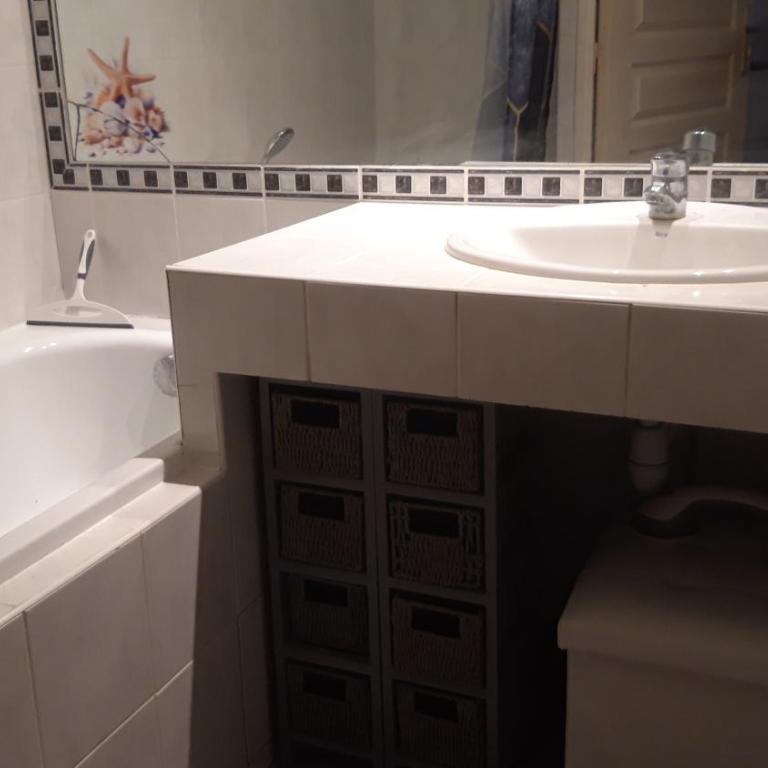 "Les Bastides" Appartement tout confort, parking privé piscine - Appartement 1 Chambre - 9