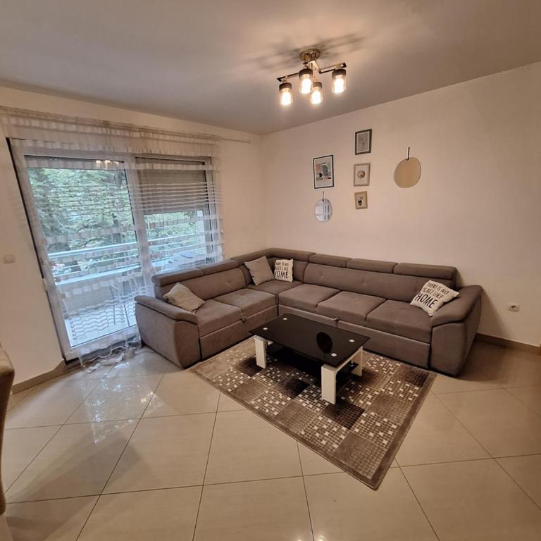 Apartment Enjoy free private parking - Three-Bedroom Deluxe Apartment - 1