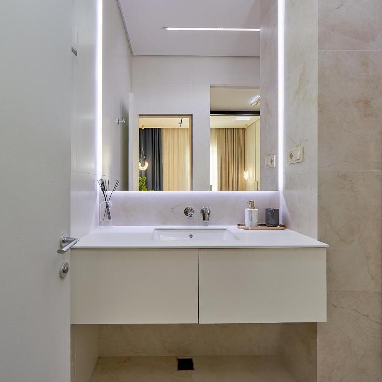 Belvedere Royal, Luxury Seaview & Pool Apartments - Two-Bedroom Deluxe Apartment - 16
