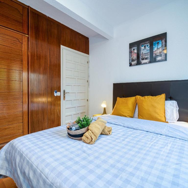 P CasaCafe Madrid Calle Carlos Dubois 3 - Family Room with Shared Bathroom - 5