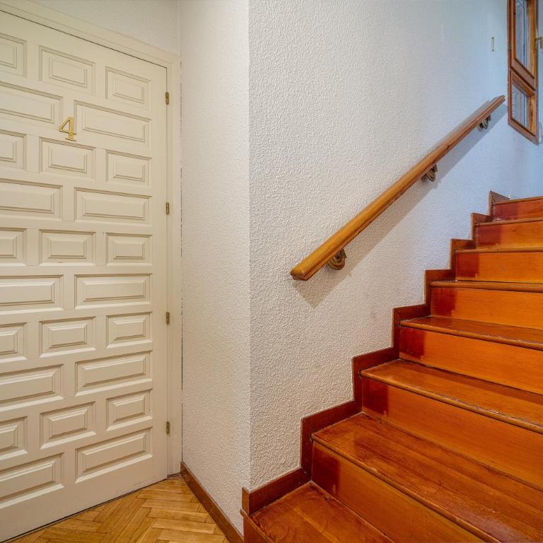 P CasaCafe Madrid Calle Carlos Dubois 3 - Family Room with Private Bathroom - 4