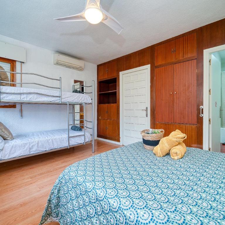 P CasaCafe Madrid Calle Carlos Dubois 3 - Family Room with Private Bathroom - 6
