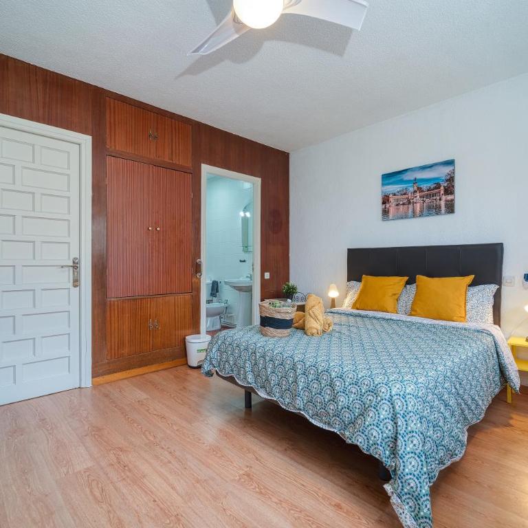 P CasaCafe Madrid Calle Carlos Dubois 3 - Family Room with Private Bathroom - 7