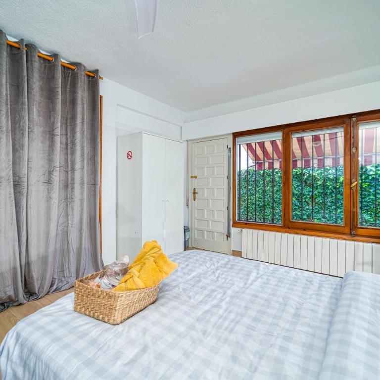 P CasaCafe Madrid Calle Carlos Dubois 3 - Family Room with Shared Bathroom - 4