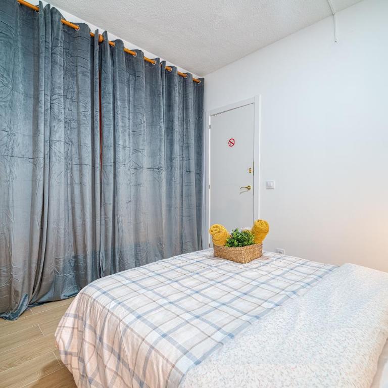 P CasaCafe Madrid Calle Carlos Dubois 3 - Double Room with Shared Bathroom - 4