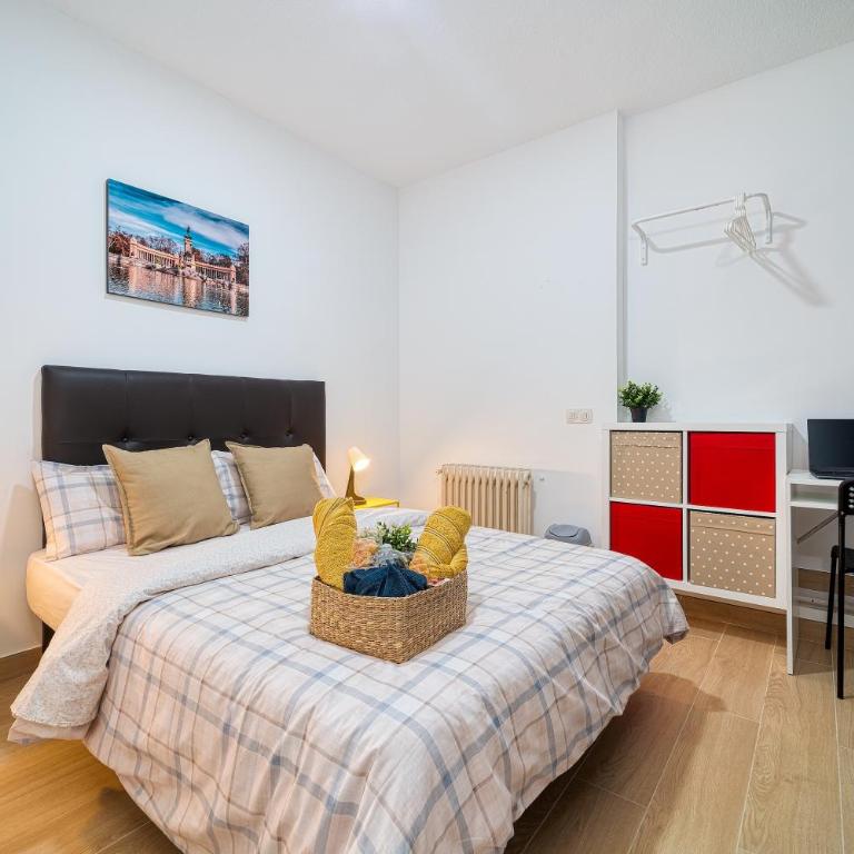 P CasaCafe Madrid Calle Carlos Dubois 3 - Double Room with Shared Bathroom - 7