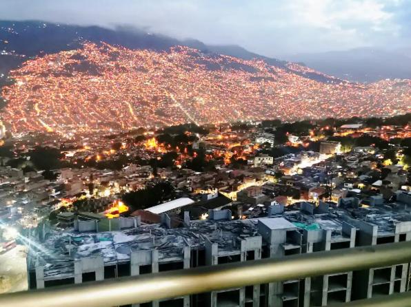 3 Apartamento con Hermosa Vista de Norte a Sur - Apartamento de 3 dormitorios - 4