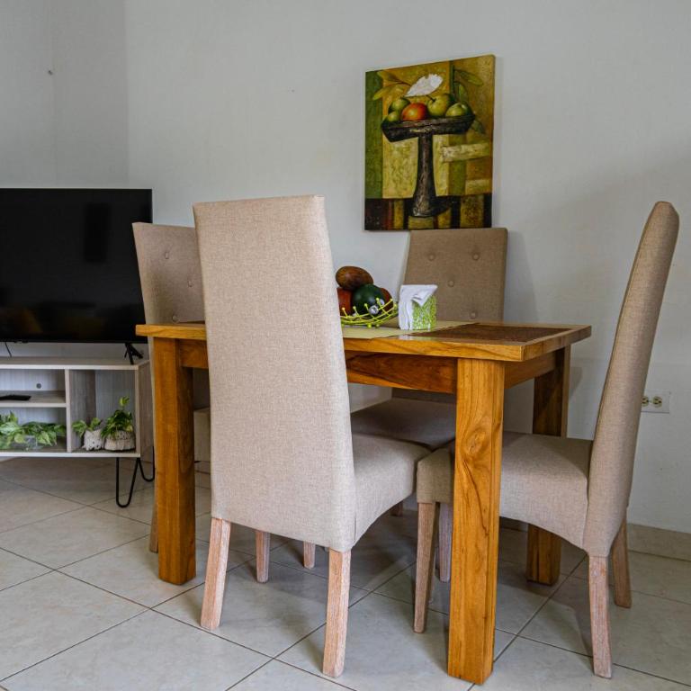 Apartamentos Centrales y Equipados con Wifi Cerca al Parque San Rafael - Apartamento de 3 dormitorios - 12
