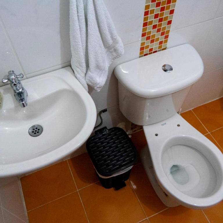 Apartamentos Centrales y Equipados con Wifi Cerca al Parque San Rafael - Apartamento de 3 dormitorios - 14