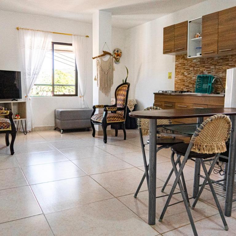 Apartamentos Centrales y Equipados con Wifi Cerca al Parque San Rafael - Apartamento Familiar de 2 dormitorios - 8