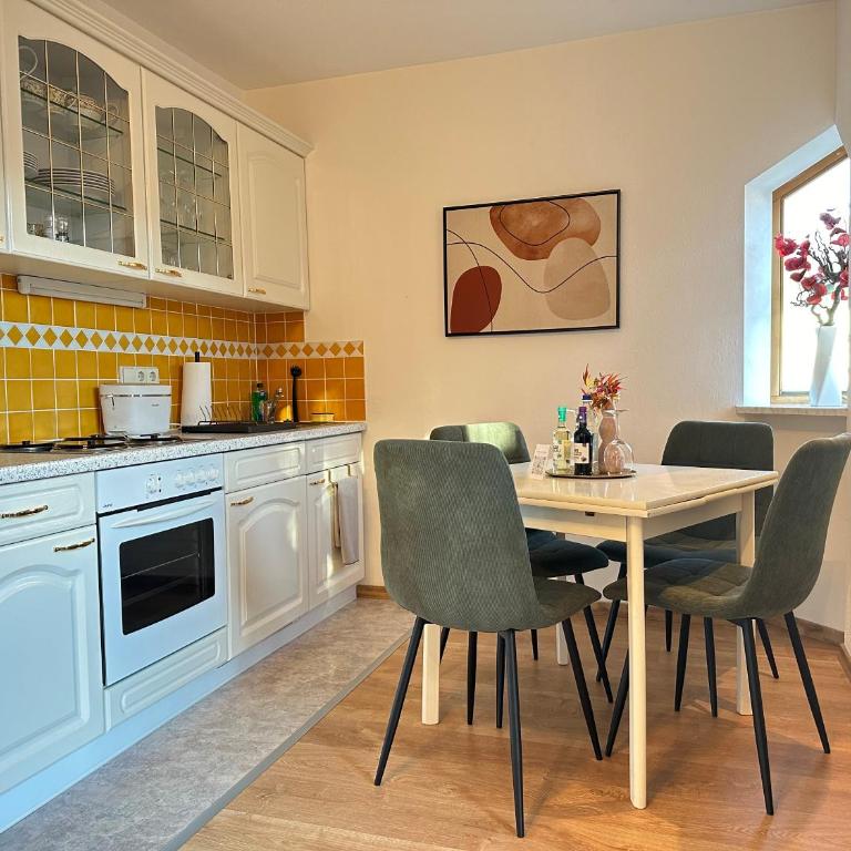 Alpenflair Apartments - Apartment mit 1 Schlafzimmer, Balkon und Bergblick - 5