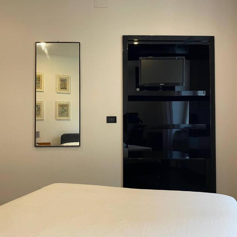 Martel Rooms - Genova Centro Brignole - Camera Queen Standard - 4